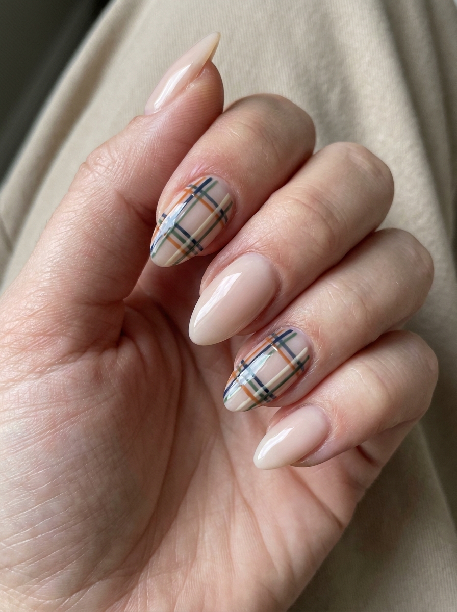 Soft Plaid Detail Nails als Back to School Nails Inspiration 2026